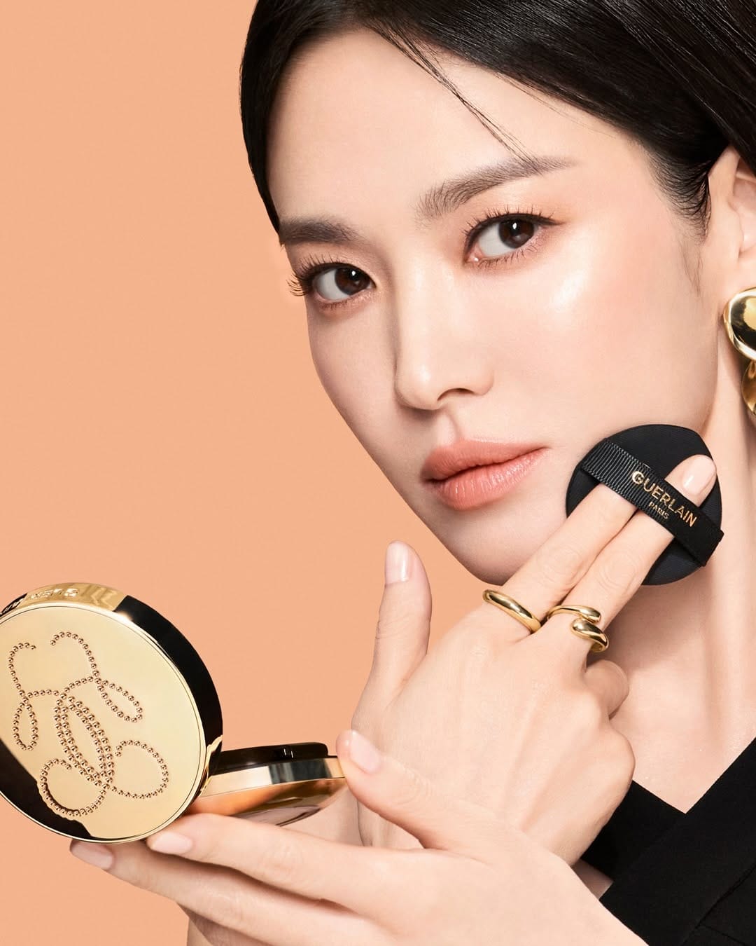 Guerlain Parure Gold Skin product photo: champagne gold and warm beige, metal, studio light, image 2 of 3